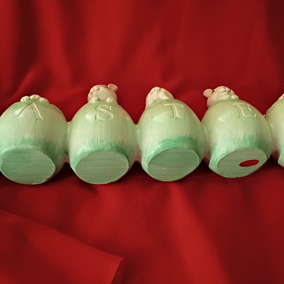 Collectibles🐇💚🐰 - Picture 7 of 10